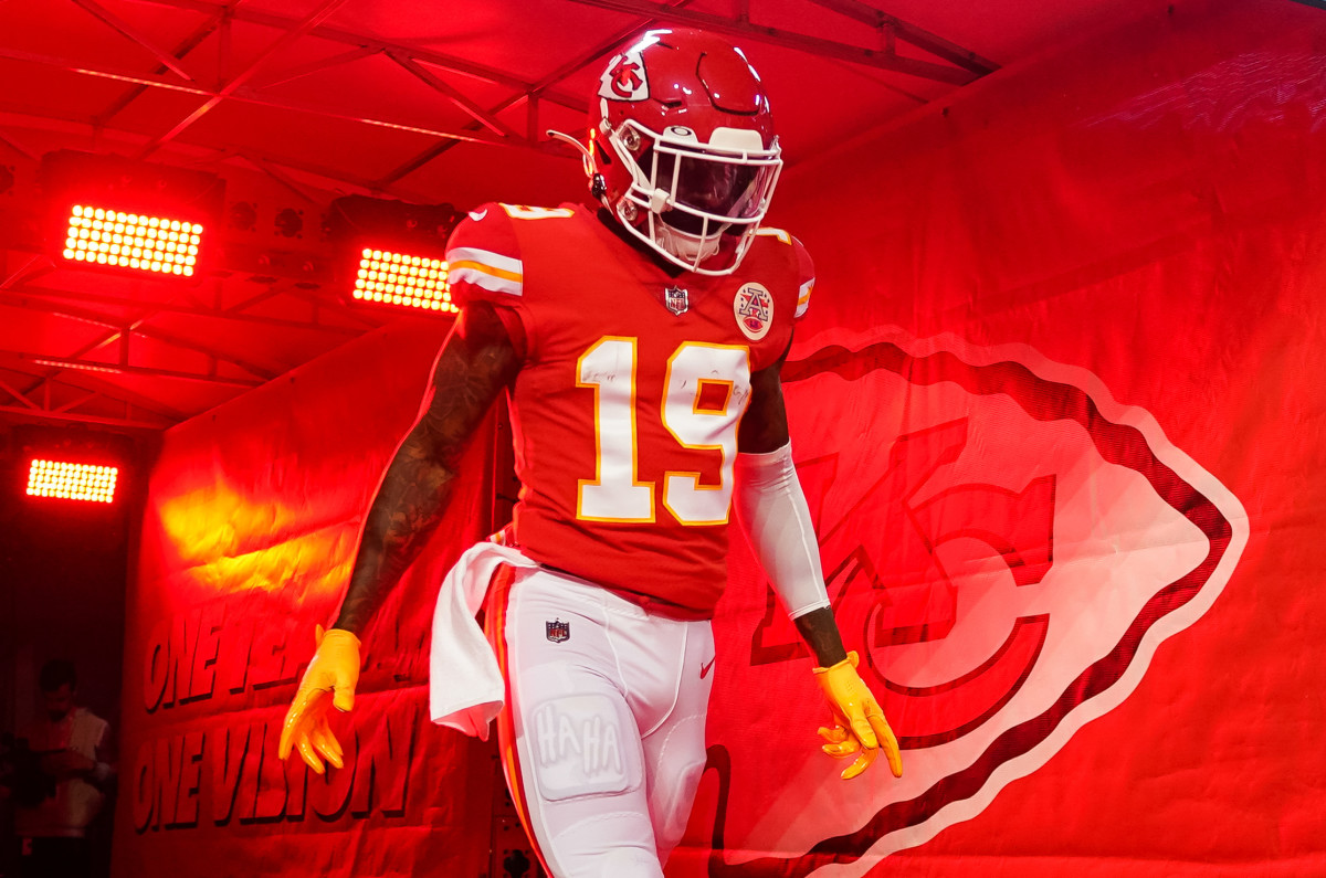 Nov 6, 2022; Kansas City, Missouri, USA; Kansas City Chiefs wide receiver Kadarius Toney (19) takes the field prior to a game against the Tennessee Titans at GEHA Field at Arrowhead Stadium. Mandatory Credit: Jay Biggerstaff-USA TODAY Sports